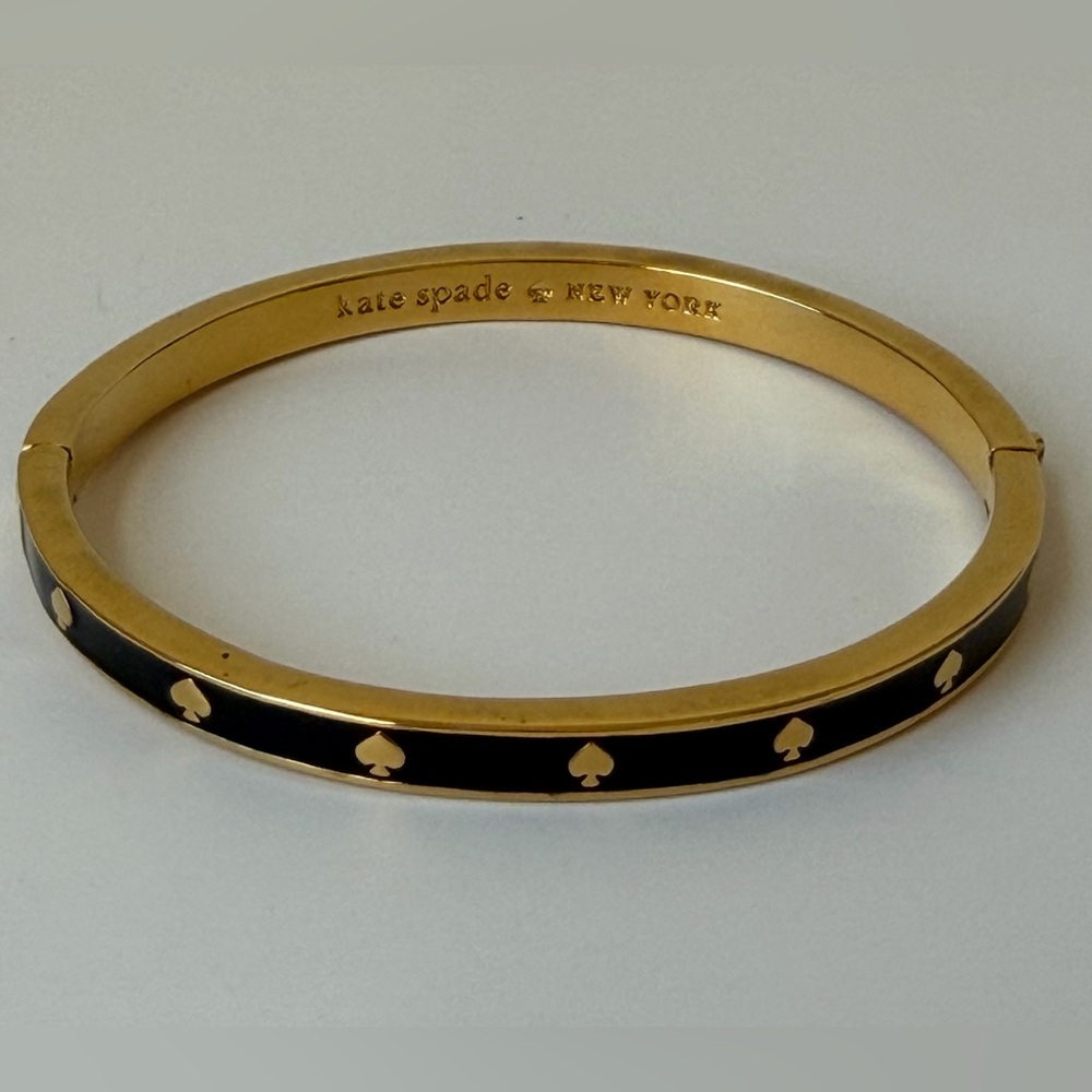 Kate Spade Spot The Spade Enamel Hinged Bangle Bracelet - Black